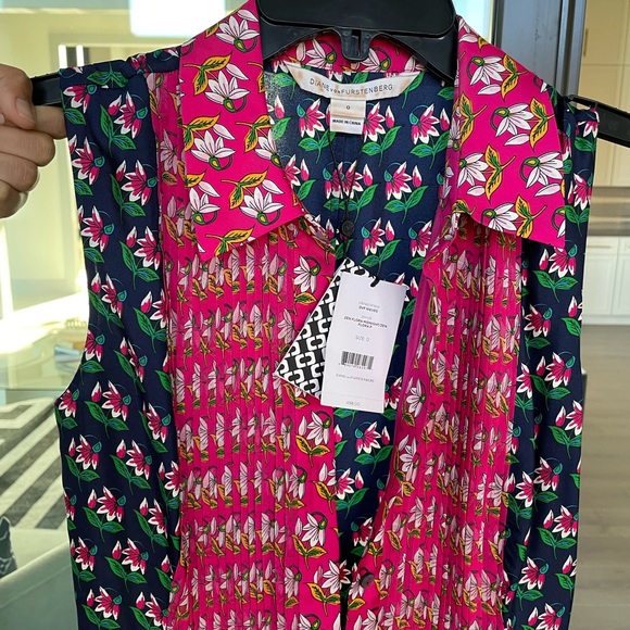 DiVF Navy Blue and Hot Pink Floral Silk Dress 0 - Picture 2 of 8